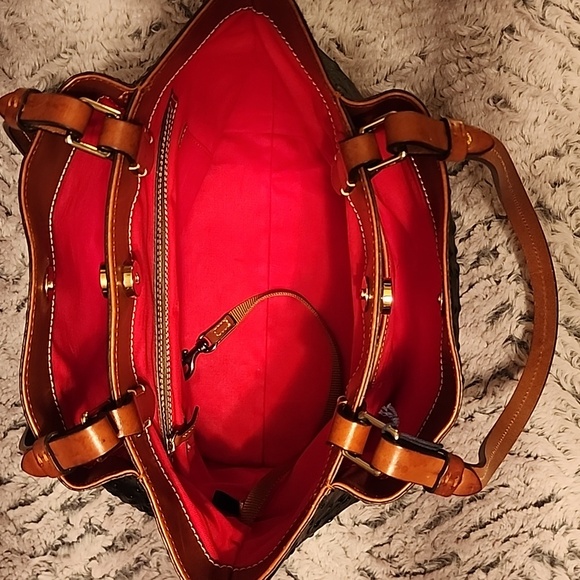 Gently Used Excellent Condition Dooney & Bourke Black Ostritch Leather Tote Bag - Picture 6 of 12